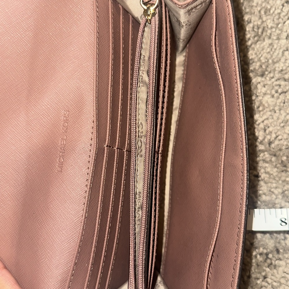 MICHAEL KORS MAUVE WALLET AND HANDBAG SET - Picture 4 of 7